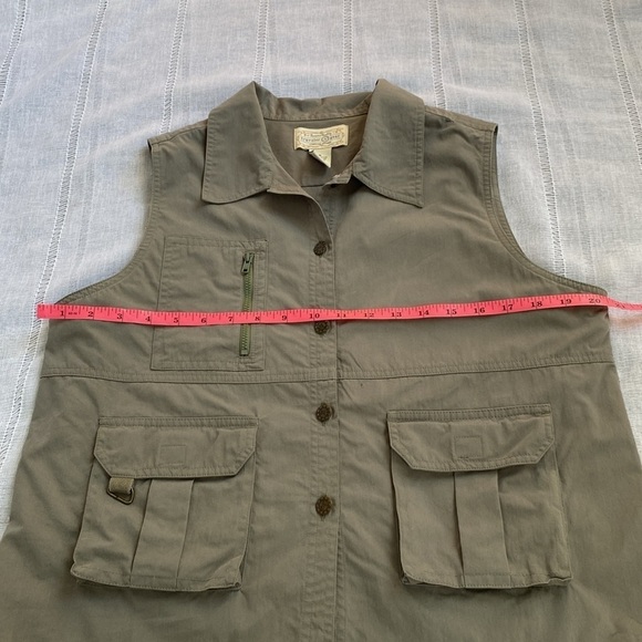 Cherokee Brand Traveler Gear olive green hiking vest. - Picture 11 of 12